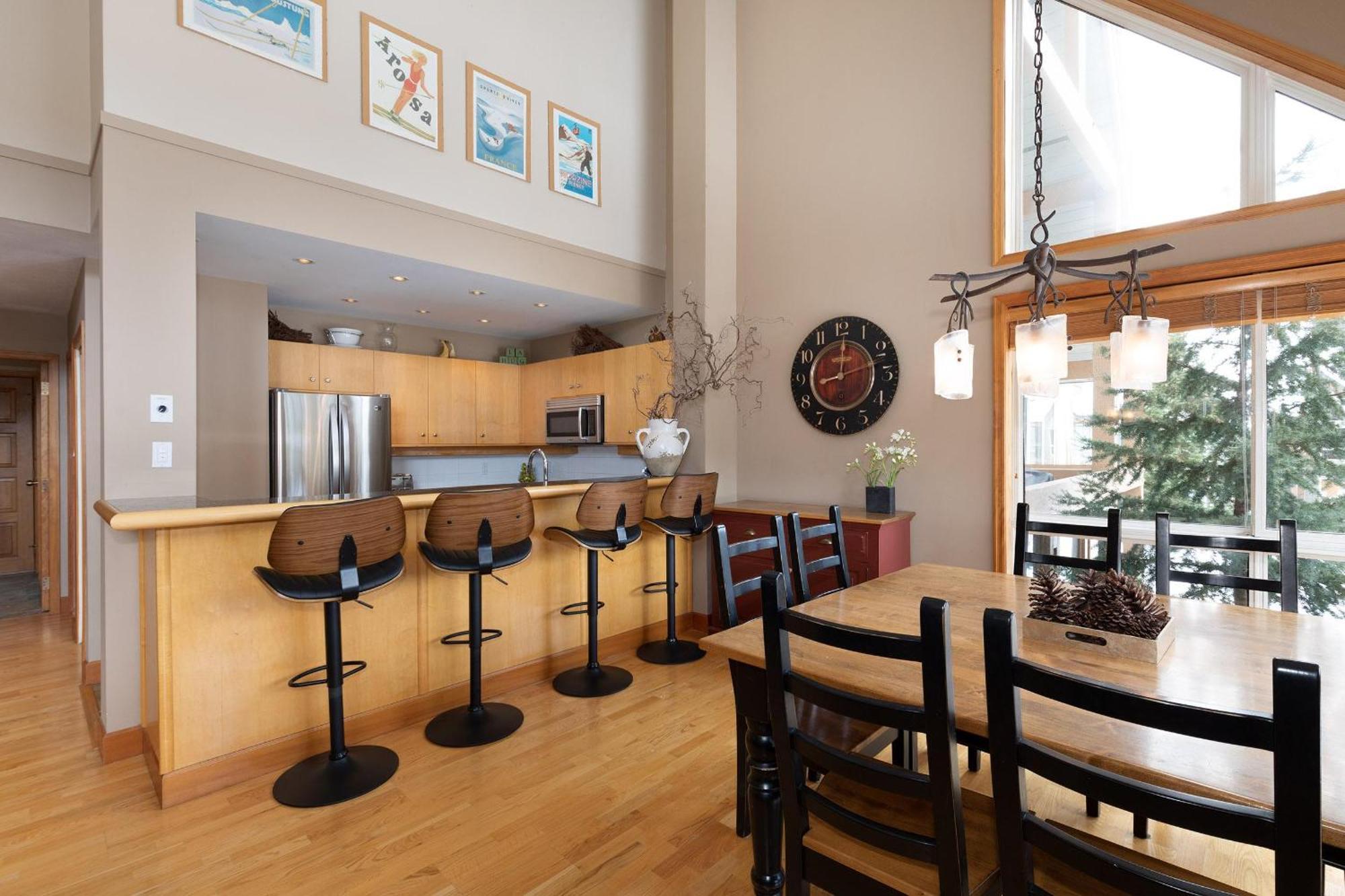 Alpine Greens 8 | Bright Townhome Near Blackcomb, Walk Or Shuttle To Skiing, Secure Parking Whistler Exterior photo
