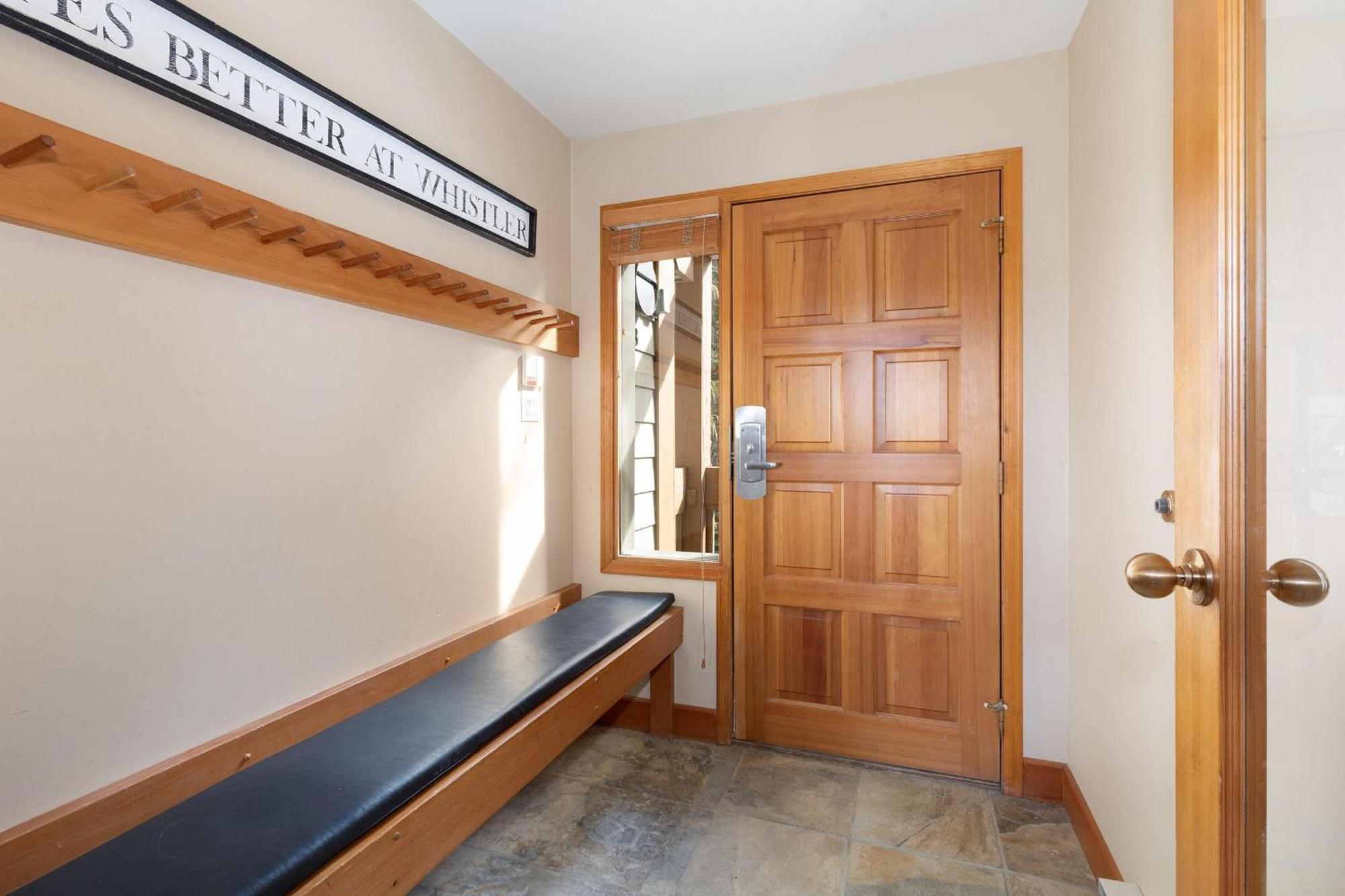 Alpine Greens 8 | Bright Townhome Near Blackcomb, Walk Or Shuttle To Skiing, Secure Parking Whistler Exterior photo