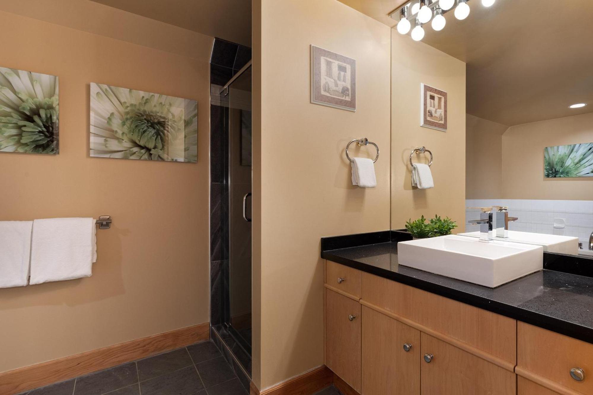 Alpine Greens 8 | Bright Townhome Near Blackcomb, Walk Or Shuttle To Skiing, Secure Parking Whistler Exterior photo