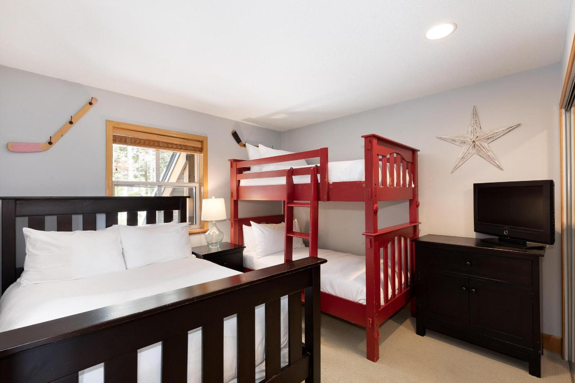 Alpine Greens 8 | Bright Townhome Near Blackcomb, Walk Or Shuttle To Skiing, Secure Parking Whistler Exterior photo