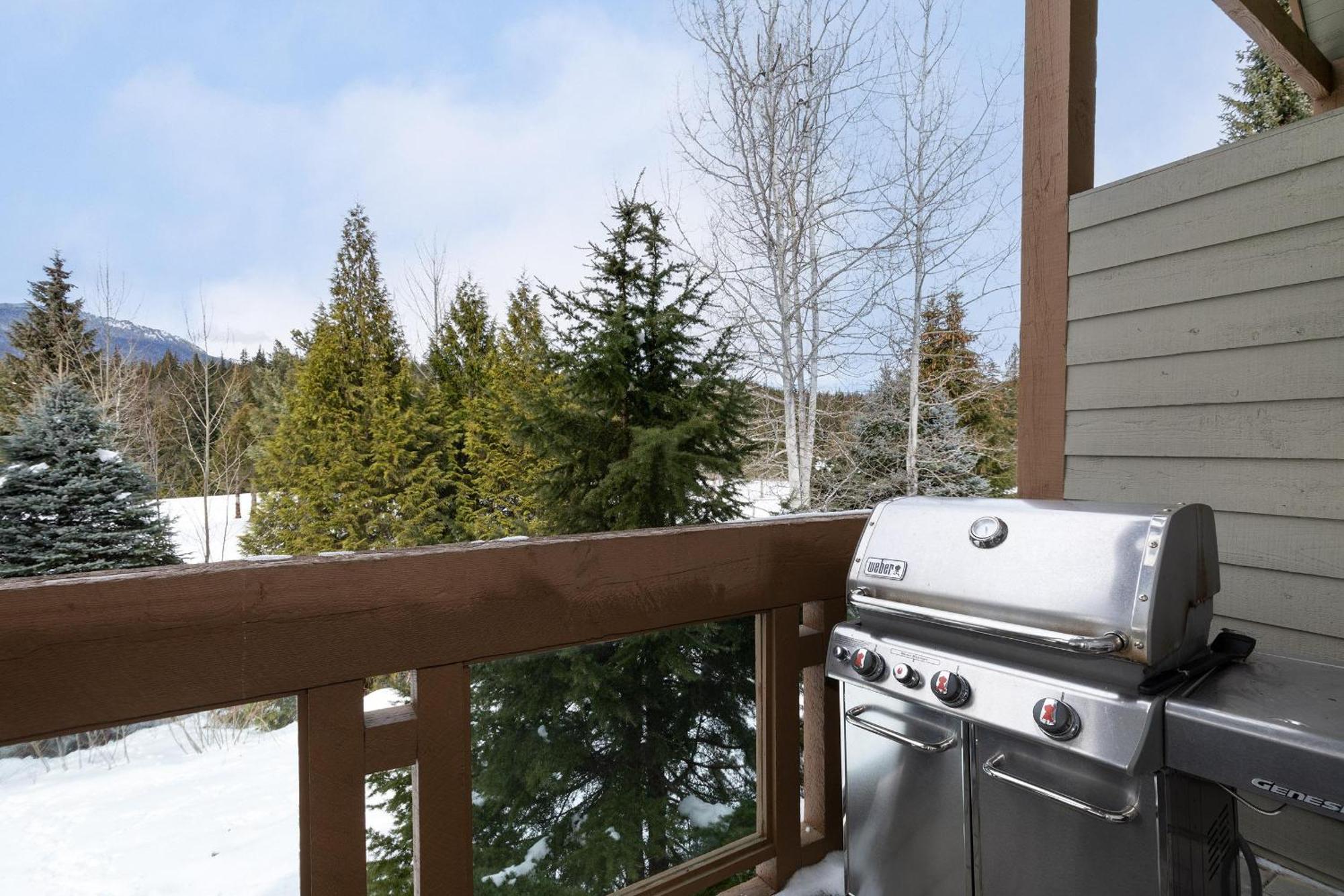 Alpine Greens 8 | Bright Townhome Near Blackcomb, Walk Or Shuttle To Skiing, Secure Parking Whistler Exterior photo