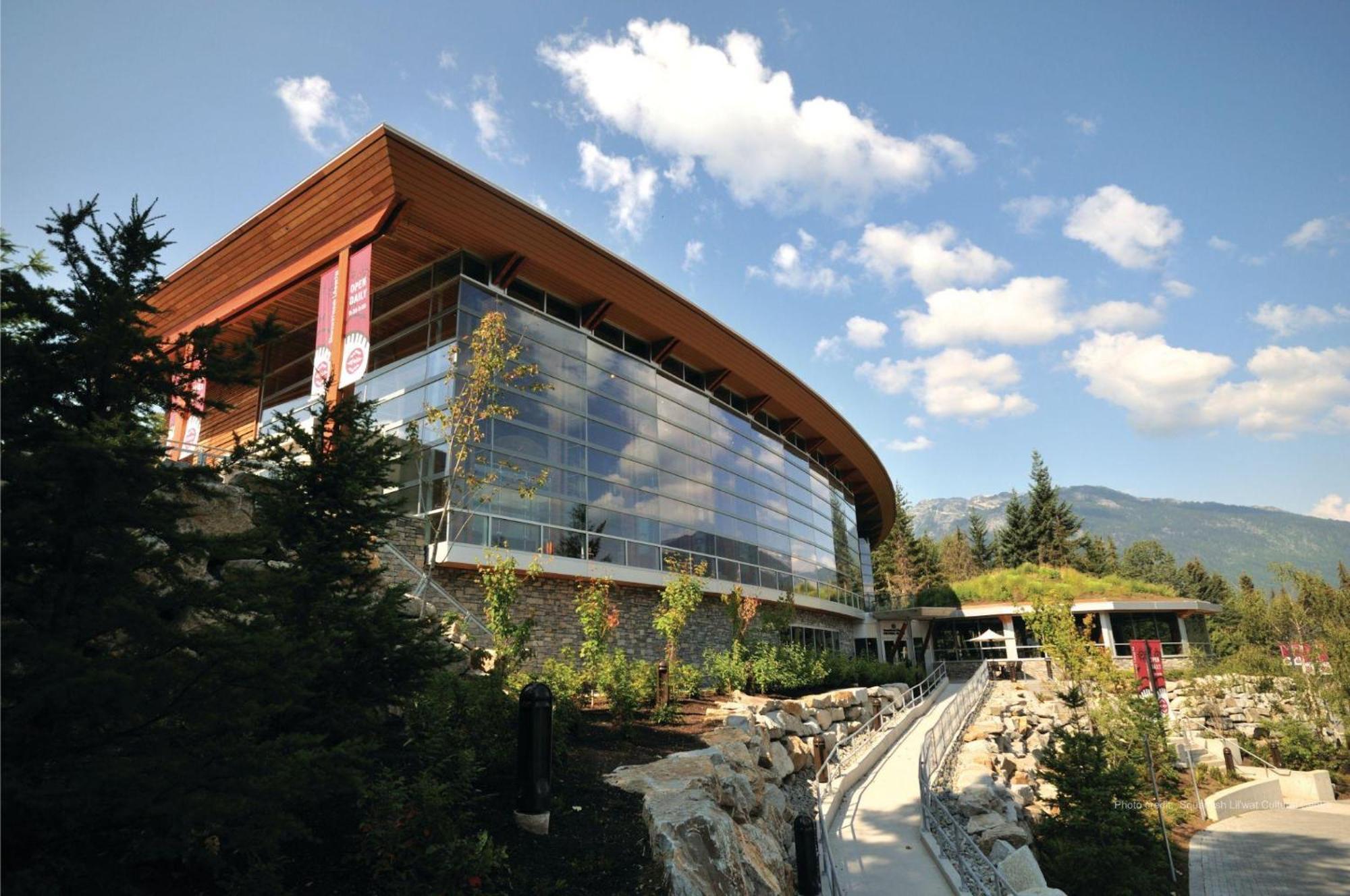 Alpine Greens 8 | Bright Townhome Near Blackcomb, Walk Or Shuttle To Skiing, Secure Parking Whistler Exterior photo